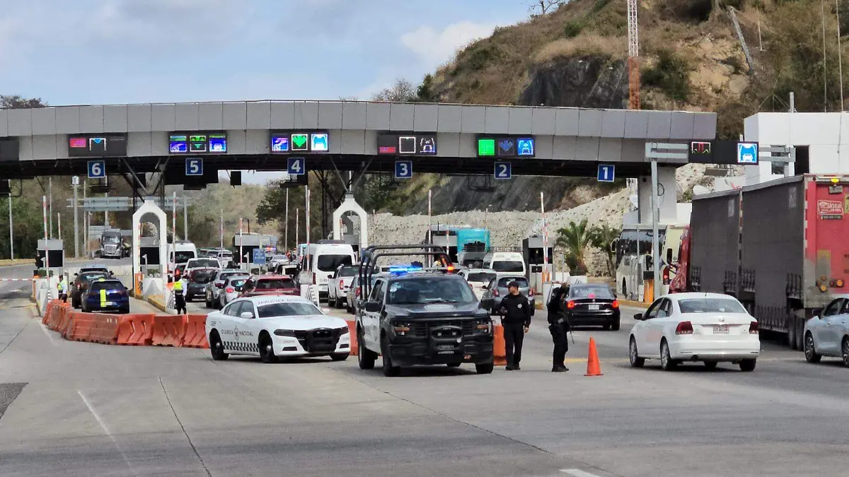 Liberan la Autopista del Sol después de siete horas de bloqueo