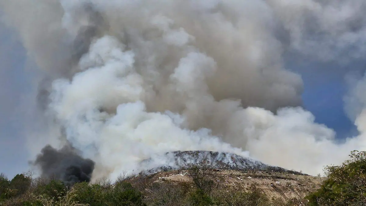 Emergencia ambiental en Chilpancingo por incendio en basurero