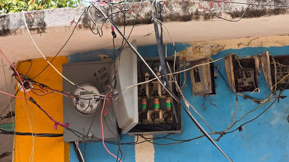 Alerta CFE por robo de energía en Acapulco; estiman más de 130 mil conexiones irregulares