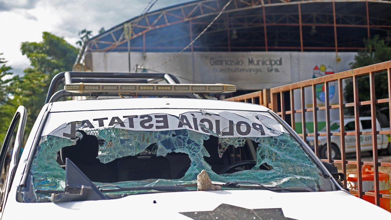 Retienen a 29 policías y militares en Quechultenango; tras horas de tensión los liberan  